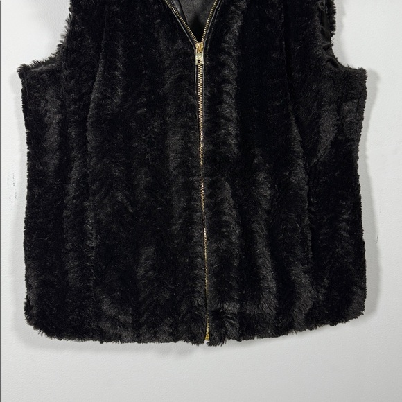 New Marc New York Black Faux Fur Vest Gold Zip Pockets Plush Collar Jacket Sz XL - Picture 3 of 11